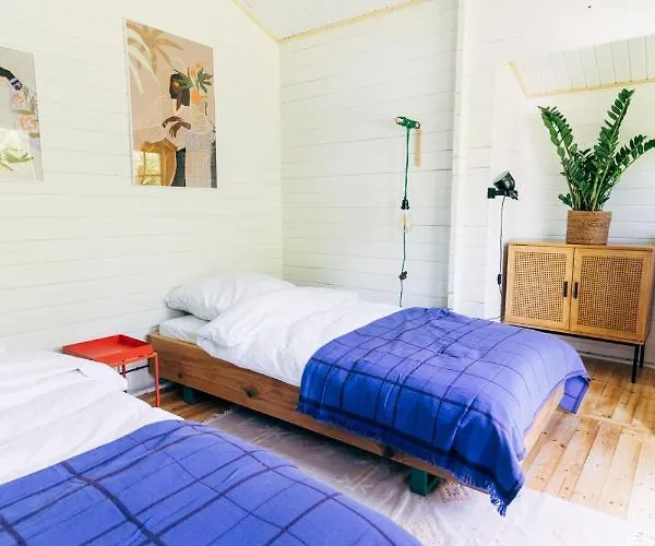 Wunderschoenes Mit Gaestehaus In Der Mit Fass-sauna Appartamento Sangerhausen